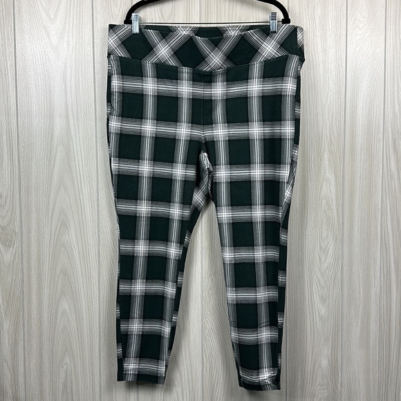 torrid Pants - Torrid Green White Plaid Knit Pants Size 3XL Pull On Stretch Crop Legging
